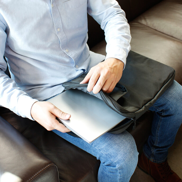 Funda Laptop Takayama IQ Ambientada 2