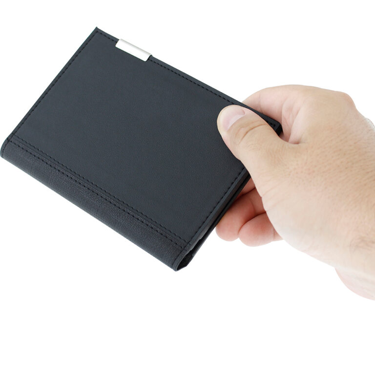 Porta Pasaporte Takayama Chisaii Mano